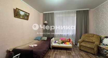 Продам квартиру 2-х комнатную с общей площадью 60м2, 1/4 эт., на улице Ворошилова, г. Каменск-Шахтинский, Ростовская обл., Россия, агентство АН Черника. Фотография №1