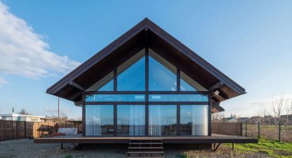 Купить дом 3-х комнатную, 143.3 кв. м. Фотография №1 Продам дом 3-х комнатный с общей площадью 143.3м2, на улице Заречная ул, г. Новотитаровская ст-ца, Краснодарский край, Россия, агентство Аурус-Риэлт. Фотография №1