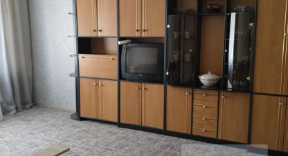 Снять квартиру 1 комнатную, 35 кв. м. Фотография №1 Сдам квартиру 1 комнатную с общей площадью 35м2, 1/5 эт., на улице Галиуллина, г. Магнитогорск, Челябинская обл., Россия, агентство РиоЛюкс. Фотография №1