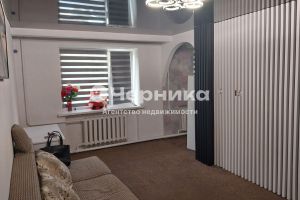 Продам квартиру 3-х комнатную с общей площадью 56м2, 1/4 эт., на улице Парковая, г. Новошахтинск, Ростовская обл., Россия, агентство АН Черника