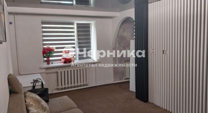 Купить квартиру 3-х комнатную, 56 кв. м. Фотография №1 Продам квартиру 3-х комнатную с общей площадью 56м2, 1/4 эт., на улице Парковая, г. Новошахтинск, Ростовская обл., Россия, агентство АН Черника. Фотография №1