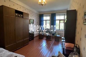 Продам квартиру 2-х комнатную с общей площадью 72.9м2, 3/3 эт., Выборгский район, г. Выборг, Ленинградская обл., Россия, агентство Александр-Недвижимость
