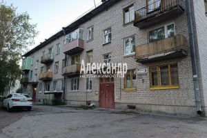 Продам квартиру 2-х комнатную с общей площадью 41.8м2, 3/3 эт., на улице Приозерское шоссе, Приозерский район, г. Ской посёлок кузнечное, Ленинградская обл., Россия, агентство Александр-Недвижимость