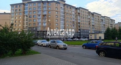 Продам квартиру 2-х комнатную с общей площадью 43.6м2, 3/9 эт., на улице Изборская, Пушкинский район, г. Посёлок шушары, Санкт-Петербург, Россия, агентство Александр-Недвижимость. Фотография №1