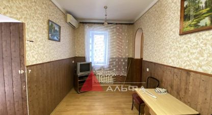 Купить квартиру 2-х комнатную, 28 кв. м. Фотография №1 Продам квартиру 2-х комнатную с общей площадью 28м2, 1/2 эт., на улице Революции, г. Евпатория, Крым авт. респ., Россия, агентство Альфа Недвижимость. Фотография №1