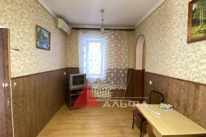 Продам квартиру 2-х комнатную с общей площадью 28м2, 1/2 эт., на улице Революции, г. Евпатория, Крым авт. респ., Россия, агентство Альфа Недвижимость