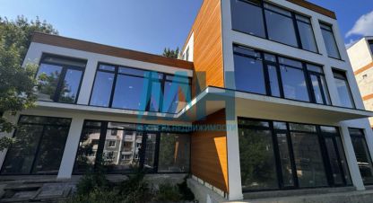 Купить дом 9-ти комнатную, 306.1 кв. м. Фотография №1 Продам дом 9-ти комнатный с общей площадью 306.1м2, на улице Мицко, г. Ялта , Крым авт. респ., Россия, агентство Мастера Недвижимости . Фотография №1