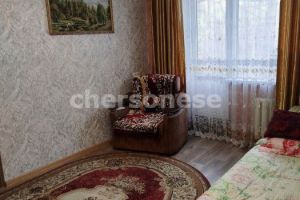 Продам квартиру 2-х комнатную с общей площадью 47м2, 2/5 эт., на улице Генерала Острякова, Ленинский район, г. Севастополь, Крым авт. респ., Россия, агентство Херсонес Недвижимость
