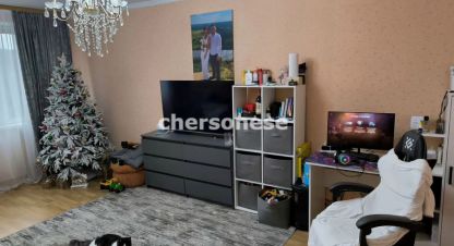 Купить квартиру 3-х комнатную, 73 кв. м. Фотография №1 Продам квартиру 3-х комнатную с общей площадью 73м2, 4/5 эт., на улице Каштановая, Ленинский район, г. Севастополь, Крым авт. респ., Россия, агентство Херсонес Недвижимость. Фотография №1