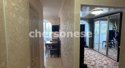 Продам квартиру 1 комнатную с общей площадью 40м2, 4/7 эт., на улице Генерала Острякова, Ленинский район, г. Севастополь, Крым авт. респ., Россия, агентство Херсонес Недвижимость. Фотография №1