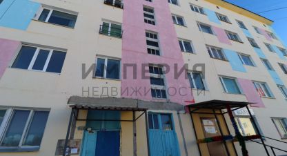 Продам квартиру 1 комнатную с общей площадью 36.6м2, 1/5 эт., на улице Мелиораторов ул, г. Ола, Магаданская обл., Россия, агентство Империя Недвижимости. Фотография №1