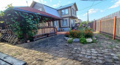 Купить дом 8-ти комнатную, 178 кв. м. Фотография №1 Продам дом 8-ти комнатный с общей площадью 178м2, на улице Новгородская, г. Медведково, Новгородская обл., Россия, агентство Александр-Недвижимость. Фотография №1