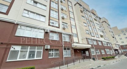 Купить квартиру 2-х комнатную, 58 кв. м. Фотография №1 Продам квартиру 2-х комнатную с общей площадью 58м2, 1/7 эт., на улице Вакуленчука, г. Севастополь, Крым авт. респ., Россия, агентство ООО Ренессанс Крым. Фотография №1