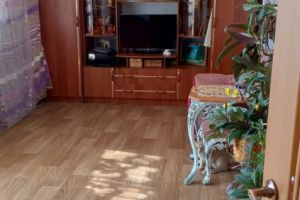 Продам квартиру 2-х комнатную с общей площадью 42м2, 2/2 эт., на улице Крутикова, Восточный район, г. Курган, Курганская обл., Россия, агентство Домовой45