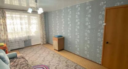 Купить квартиру 1 комнатную, 30.6 кв. м. Фотография №1 Продам квартиру 1 комнатную с общей площадью 30.6м2, 5/5 эт., на улице Кгсха микро, г. Лесниково с, Курганская обл., Россия, агентство Домовой45. Фотография №1