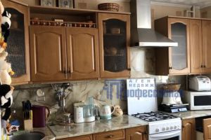 Продам квартиру 3-х комнатную с общей площадью 83.6м2, 5/10 эт., на улице Блюхера, Швейная фирма район, г. Курган, Курганская обл., Россия, агентство Домовой45
