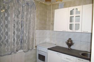 Продам квартиру 3-х комнатную с общей площадью 50.1м2, 3/5 эт., на улице Блюхера, Швейная фирма район, г. Курган, Курганская обл., Россия, агентство Домовой45