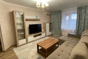 Продам квартиру 1 комнатную с общей площадью 43м2, 8/9 эт., на улице Зур урам ул, Советский район, г. Казань, Татарстан респ., Россия, агентство Мультилистинг.РФ