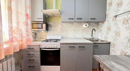 Продам квартиру 2-х комнатную с общей площадью 45.6м2, 5/5 эт., на улице Тренева ул, г. Астрахань, Астраханская обл., Россия, агентство Доверие AN. Фотография №1