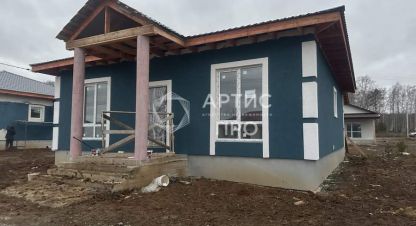 Купить дом 4-х комнатную, 129.5 кв. м. Фотография №1 Продам дом 4-х комнатный с общей площадью 129.5м2, на улице Сосновая, г. Прохладный, Свердловская обл., Россия, агентство Артис Про. Фотография №1