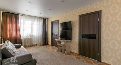 Купить квартиру 4-х комнатную, 60.8 кв. м. Фотография №1 Продам квартиру 4-х комнатную с общей площадью 60.8м2, 4/5 эт., на улице Анатолия ул, Центральный район, г. Барнаул, Алтайский край, Россия, агентство Миэль офис в Барануле. Фотография №1