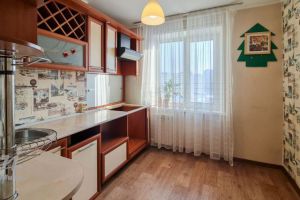 Продам квартиру 2-х комнатную с общей площадью 48.8м2, 8/10 эт., на улице Лазурная ул, Индустриальный район, г. Барнаул, Алтайский край, Россия, агентство Миэль офис в Барануле
