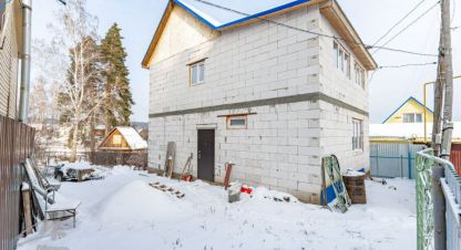 Купить дом 4-х комнатную, 104 кв. м. Фотография №1 Продам дом 4-х комнатный с общей площадью 104м2, на улице Южный рп, Центральный район, г. Барнаул, Алтайский край, Россия, агентство Миэль офис в Барануле. Фотография №1