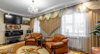 Купить дом 3-х комнатную, 64 кв. м. Фотография №1 Продам дом 3-х комнатный с общей площадью 64м2, Октябрьский район, г. Барнаул, Алтайский край, Россия, агентство Миэль офис в Барануле. Фотография №1
