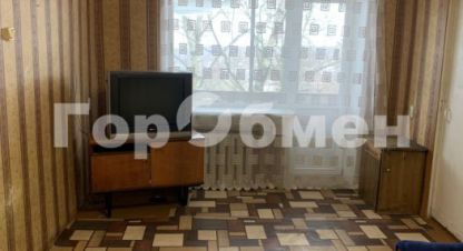 Продам квартиру 2-х комнатную с общей площадью 45.9м2, 5/5 эт., на улице Пионерская, г. Щёкино, Тульская обл., Россия, агентство ГорОбмен. Фотография №1