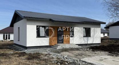 Купить дом 4-х комнатную, 86 кв. м. Фотография №1 Продам дом 4-х комнатный с общей площадью 86м2, на улице 12-й кианитовый проезд, г. Екатеринбург, Свердловская обл., Россия, агентство Артис Про. Фотография №1