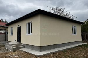 Продам дом 3-х комнатный с общей площадью 81м2, г. Медик-1, Крым авт. респ., Россия, агентство InVita Realty