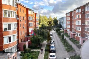 Продам квартиру 2-х комнатную с общей площадью 68.3м2, 3/5 эт., на улице Ясенковский проезд, Центральный район, г. Щёкино, Тульская обл., Россия, агентство АН Астория