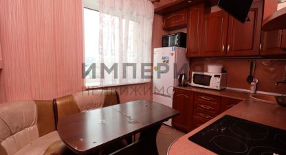 Купить квартиру 1 комнатную, 36.4 кв. м. Фотография №1 Продам квартиру 1 комнатную с общей площадью 36.4м2, 3/5 эт., на улице Каширина ул, г. Ола, Магаданская обл., Россия, агентство Империя Недвижимости. Фотография №1