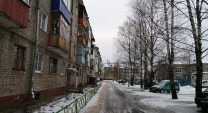 Продам квартиру 2-х комнатную с общей площадью 49.3м2, 5/5 эт., на улице Ленина пр-кт, г. Коряжма, Архангельская обл., Россия, агентство Джойнио. Фотография №1