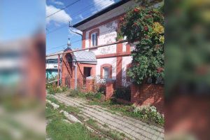 Продам коттедж/дачу 8-ти комнатную с общей площадью 207.6м2, на улице Волейбольный проезд, г. Барнаул, Алтайский край, Россия, агентство Джойнио