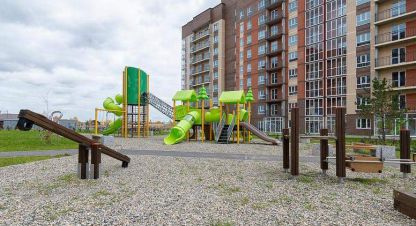 Купить квартиру 3-х комнатную, 77.3 кв. м. Фотография №1 Продам квартиру 3-х комнатную с общей площадью 77.3м2, 5/9 эт., на улице Солнечная, г. Верх-тула, Новосибирская обл., Россия, агентство Джойнио. Фотография №1