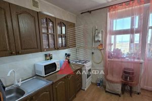 Продам квартиру 2-х комнатную с общей площадью 51.4м2, 5/5 эт., на улице Южная, г. Черноморское , Крым авт. респ., Россия, агентство Альфа Недвижимость Продам квартиру 2-х комнатную с общей площадью 51.4м2, 5/5 эт., на улице Южная, г. Черноморское , Крым авт. респ., Россия, агентство Альфа Недвижимость