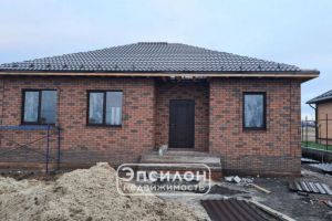 Продам дом 3-х комнатный с общей площадью 120м2, на улице Луговая, г. Кукуевка, Курская обл., Россия, агентство Эпсилон - недвижимость