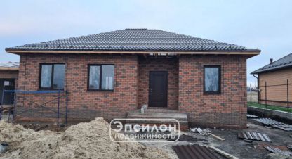 Продам дом 3-х комнатный с общей площадью 120м2, на улице Луговая, г. Кукуевка, Курская обл., Россия, агентство Эпсилон - недвижимость. Фотография №1