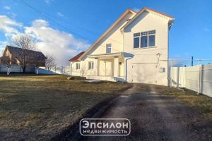 Продам дом 5-ти комнатный с общей площадью 220м2, на улице Луговая ул, г. Кукуевка, Курская обл., Россия, агентство Эпсилон - недвижимость