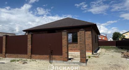 Купить дом 4-х комнатную, 119.5 кв. м. Фотография №1 Продам дом 4-х комнатный с общей площадью 119.5м2, на улице Малиновый 3-й пер, г. Курск, Курская обл., Россия, агентство Эпсилон - недвижимость. Фотография №1