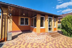 Продам дом 3-х комнатный с общей площадью 79.3м2, на улице Цветочный 2-й пер, г. Кукуевка, Курская обл., Россия, агентство Эпсилон - недвижимость