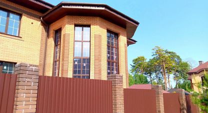 Купить коттедж/дачу 5-ти комнатную, 388 кв. м. Фотография №1 Продам коттедж/дачу 5-ти комнатную с общей площадью 388м2, на улице Лесная 1-я, г. Бердск, Новосибирская обл., Россия, агентство ООО АГЕНТСТВО НЕДВИЖИМОСТИ ДЕЛЬТА. Фотография №1